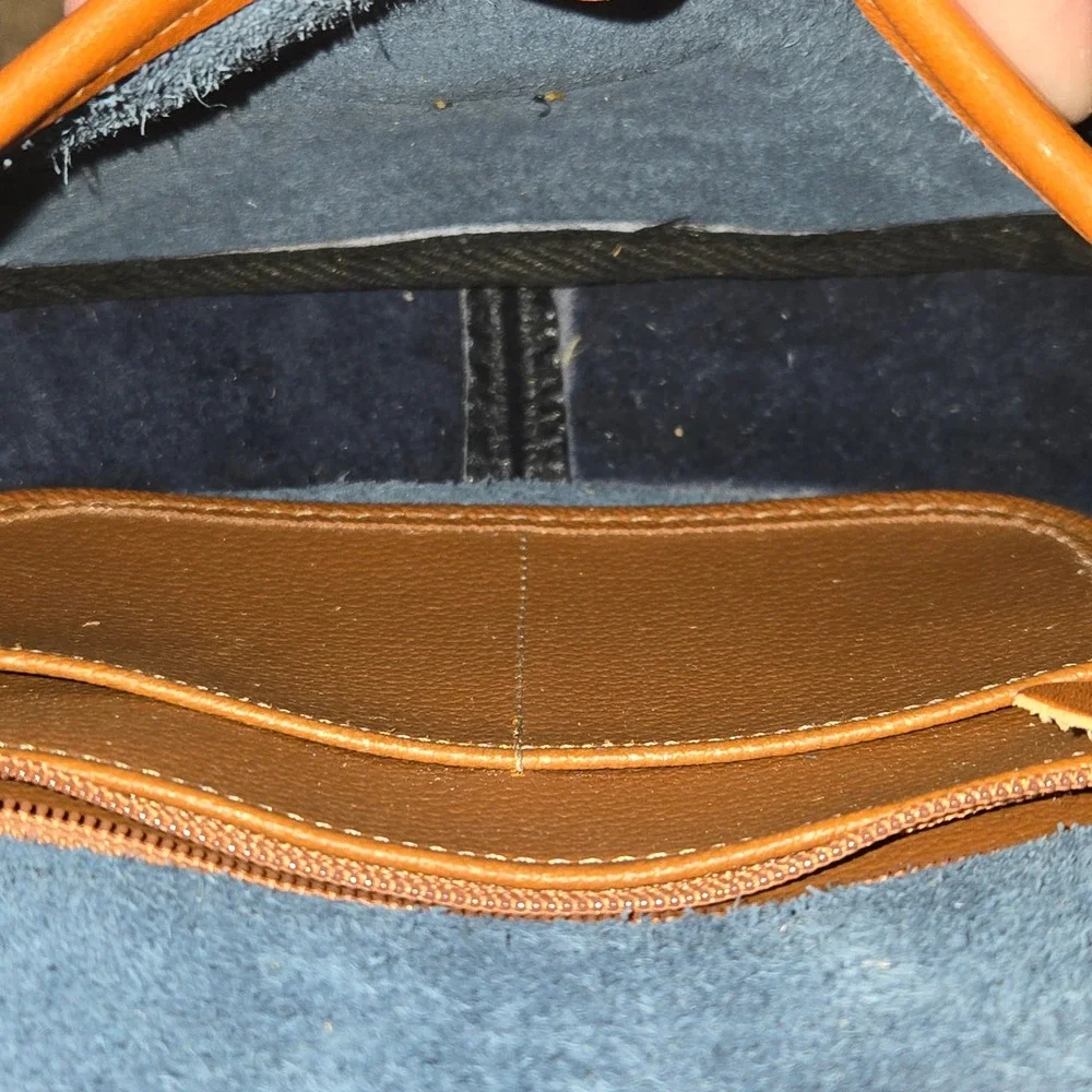 Dooney & Bourke VTG Over Under Marble Bag 7X6X2 Navy & Tan‎ All Weather Leather